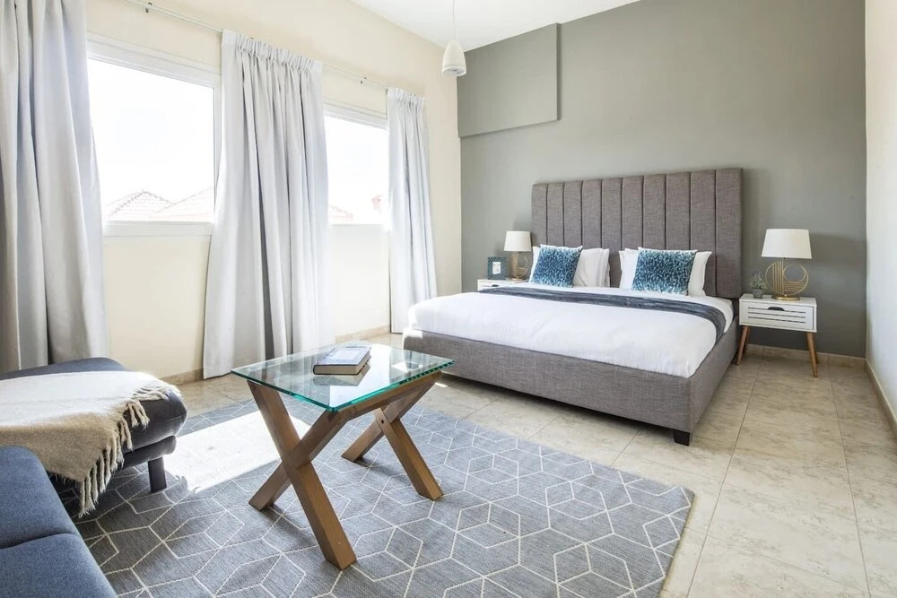 Дубай: Signature Living in Modern 1BR Apartment at Jvt!
