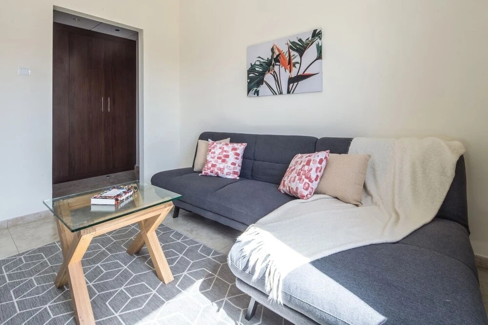 Дубай: Signature Living in Modern 1BR Apartment at Jvt!