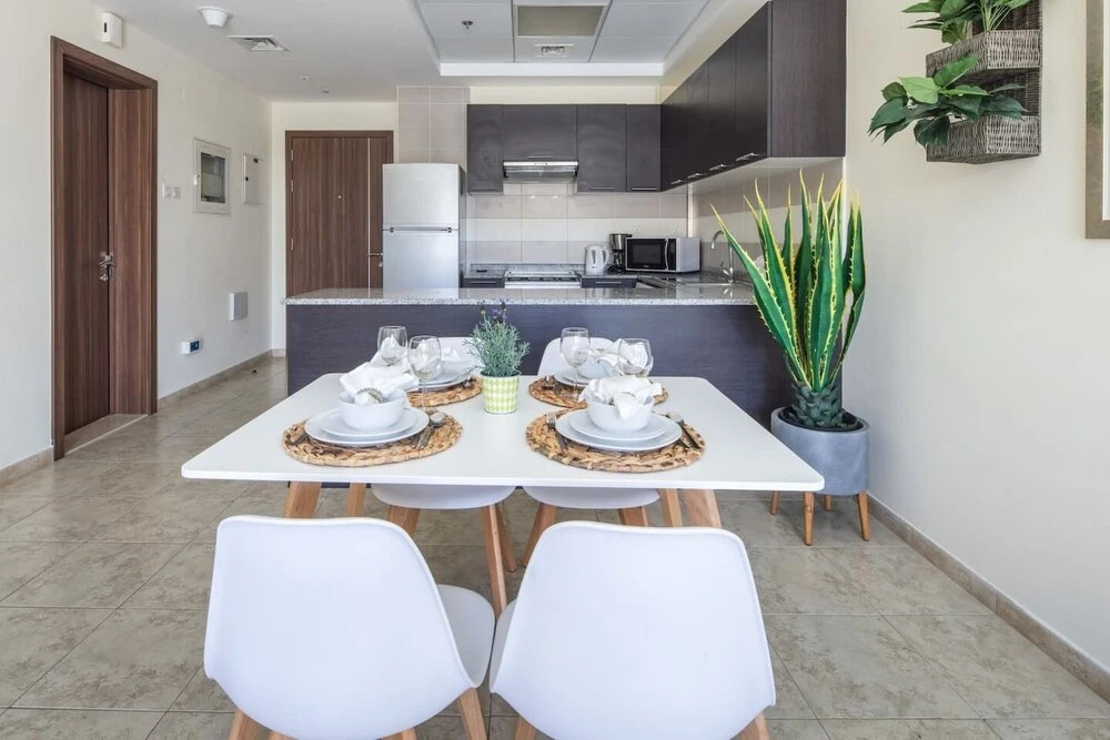 Дубай: Signature Living in Modern 1BR Apartment at Jvt!