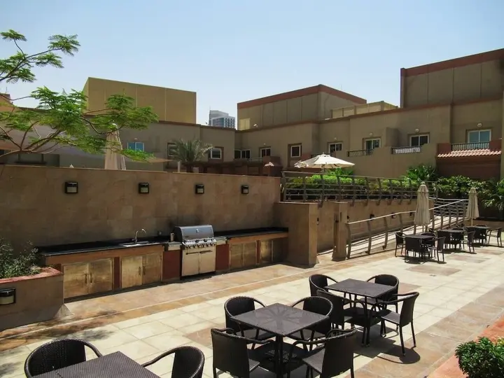 Дубай: Signature Living in Modern 1BR Apartment at Jvt!