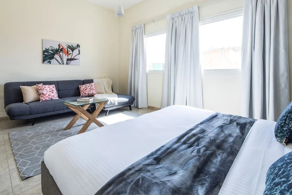 Дубай: Signature Living in Modern 1BR Apartment at Jvt!