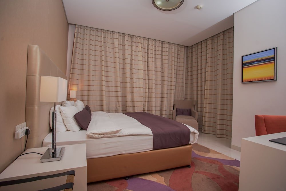 Дубай: OSKENA Vacation Homes - Damac Maison Cour Jardine