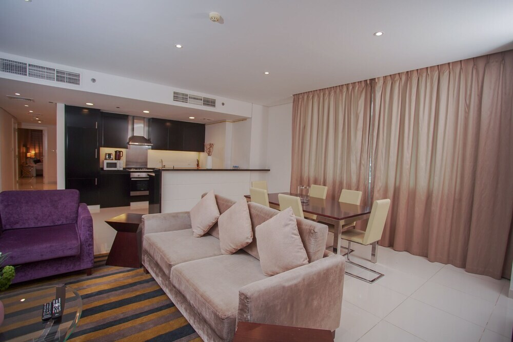 Дубай: OSKENA Vacation Homes - Damac Maison Cour Jardine