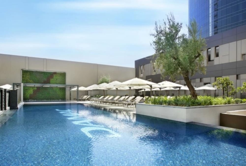 Дубай: OSKENA Vacation Homes - Damac Maison Cour Jardine