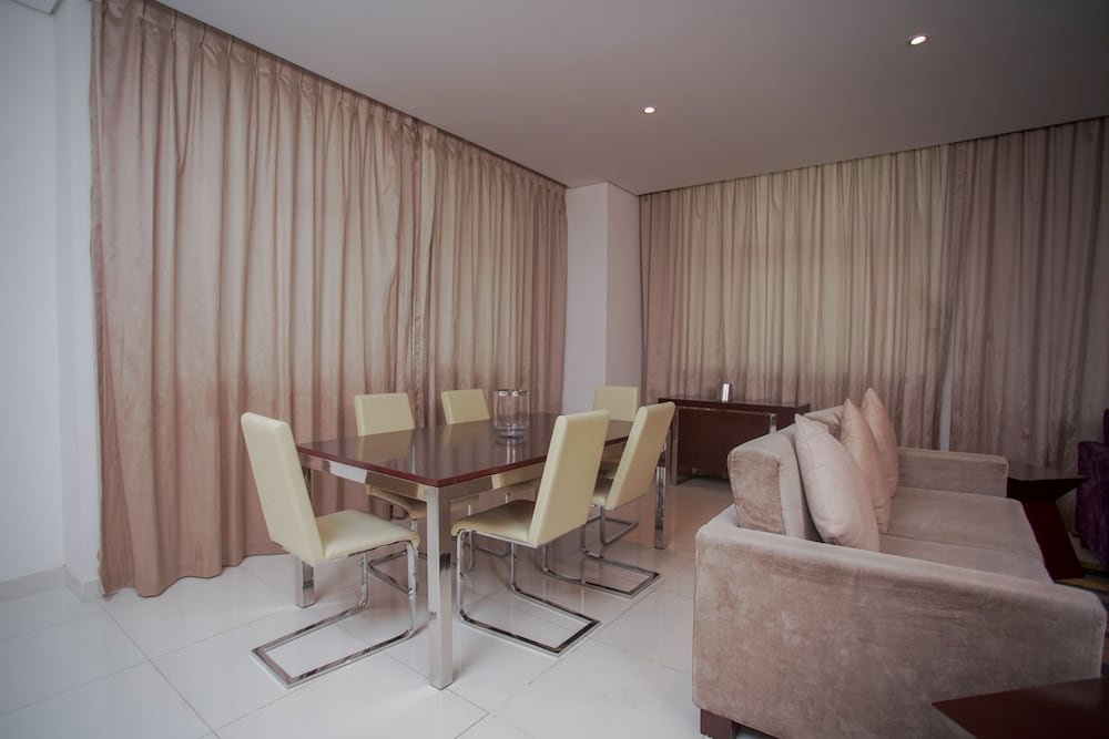 Дубай: OSKENA Vacation Homes - Damac Maison Cour Jardine