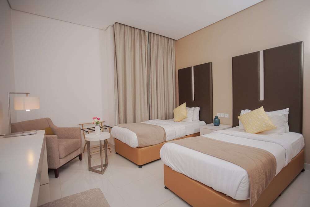 Дубай: OSKENA Vacation Homes - Damac Maison Cour Jardine