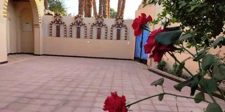 Луксор: The Healing House