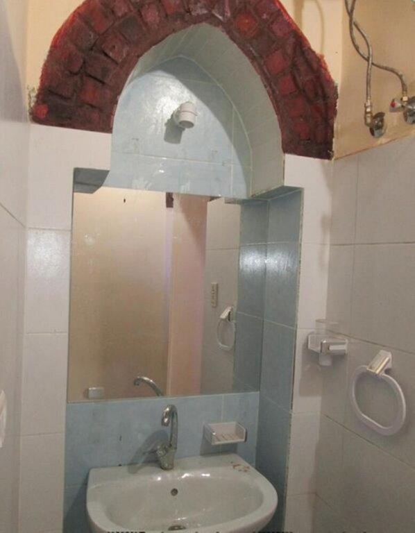 Луксор: The Healing House