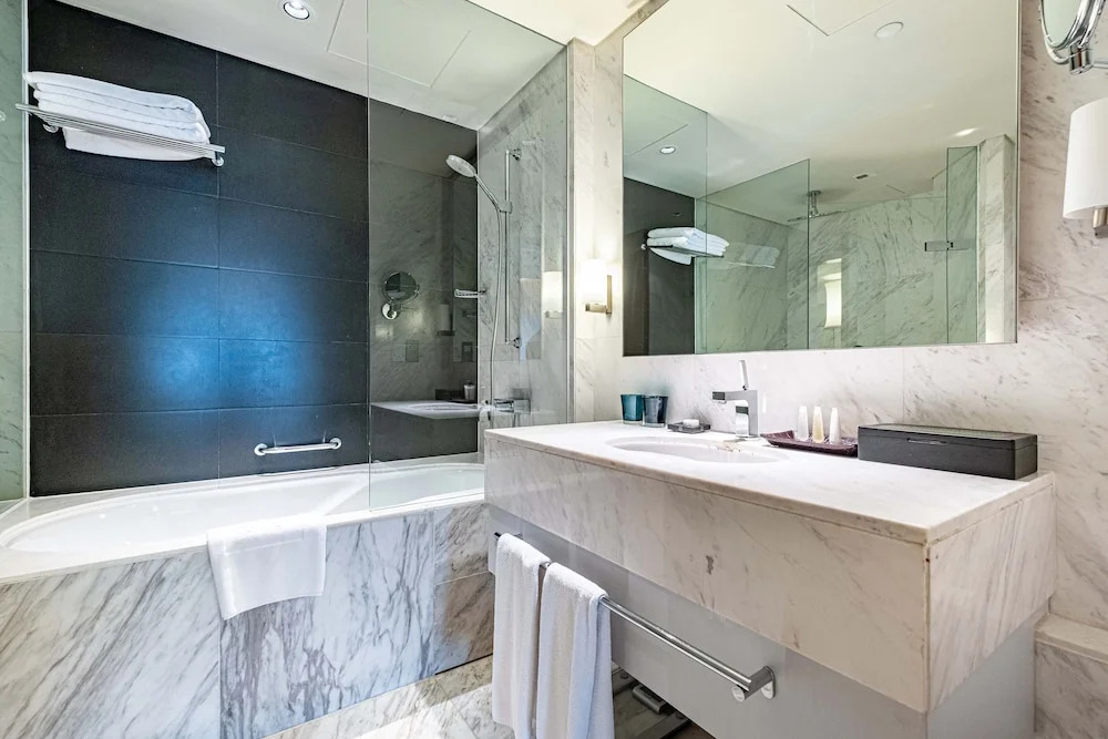 Дубай: Spacious & Chic Address Dubai Mall Residence