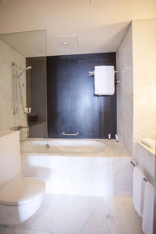 Дубай: Spacious & Chic Address Dubai Mall Residence