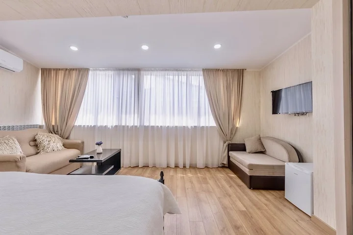 Тбилиси: Q&B Hotel