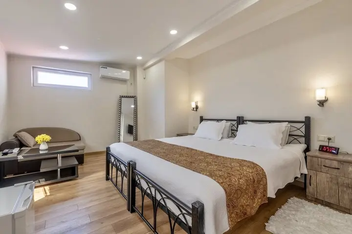 Тбилиси: Q&B Hotel