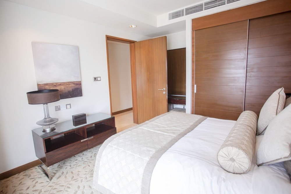 Дубай: Ultimate Luxury at Fashion Avenue Dubai Mall Residences