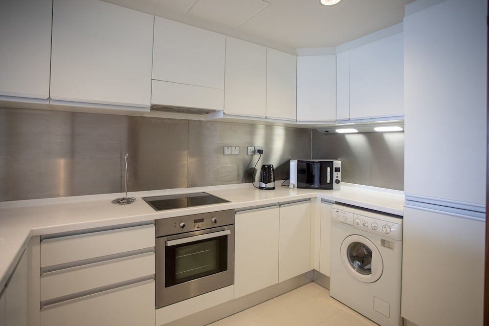 Дубай: Ultimate Luxury at Fashion Avenue Dubai Mall Residences