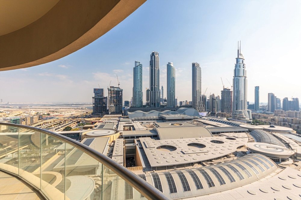 Дубай: Ultimate Luxury at Fashion Avenue Dubai Mall Residences
