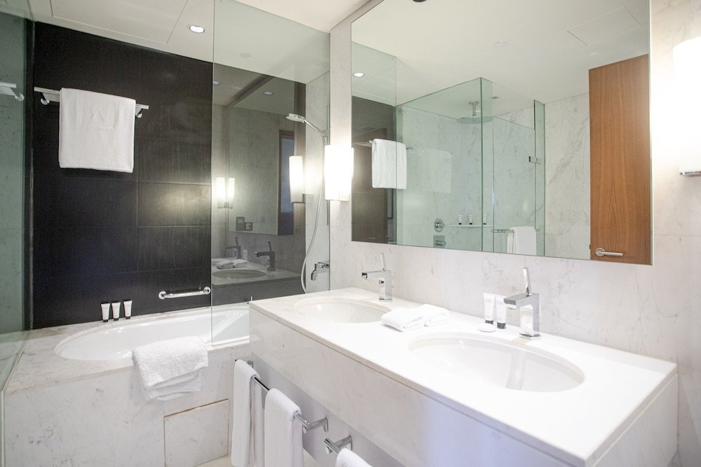 Дубай: Ultimate Luxury at Fashion Avenue Dubai Mall Residences
