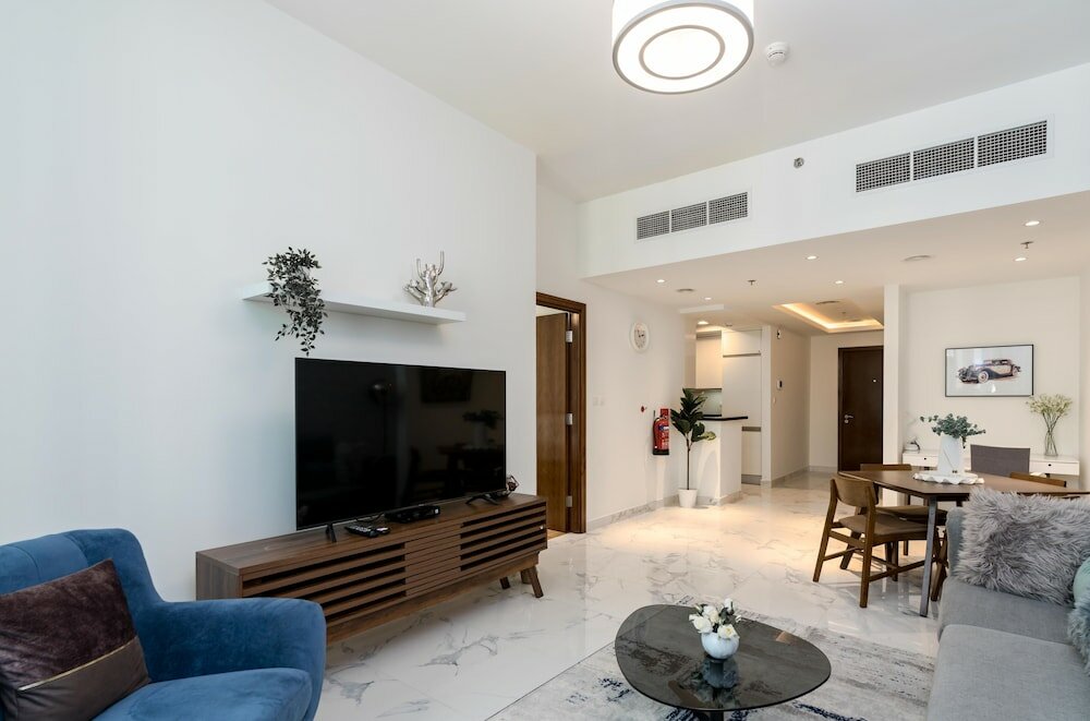 Дубай: Whitesage - Waterfront Luxe Apartment With Great Canal Views