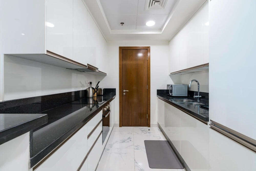 Дубай: Whitesage - Waterfront Luxe Apartment With Great Canal Views