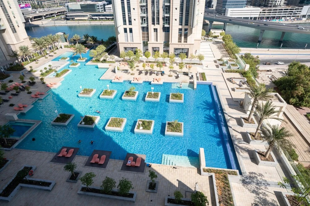 Дубай: Whitesage - Waterfront Luxe Apartment With Great Canal Views