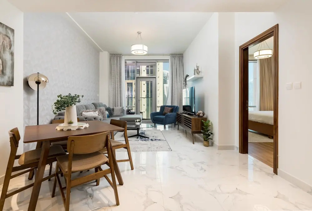 Дубай: Whitesage - Waterfront Luxe Apartment With Great Canal Views
