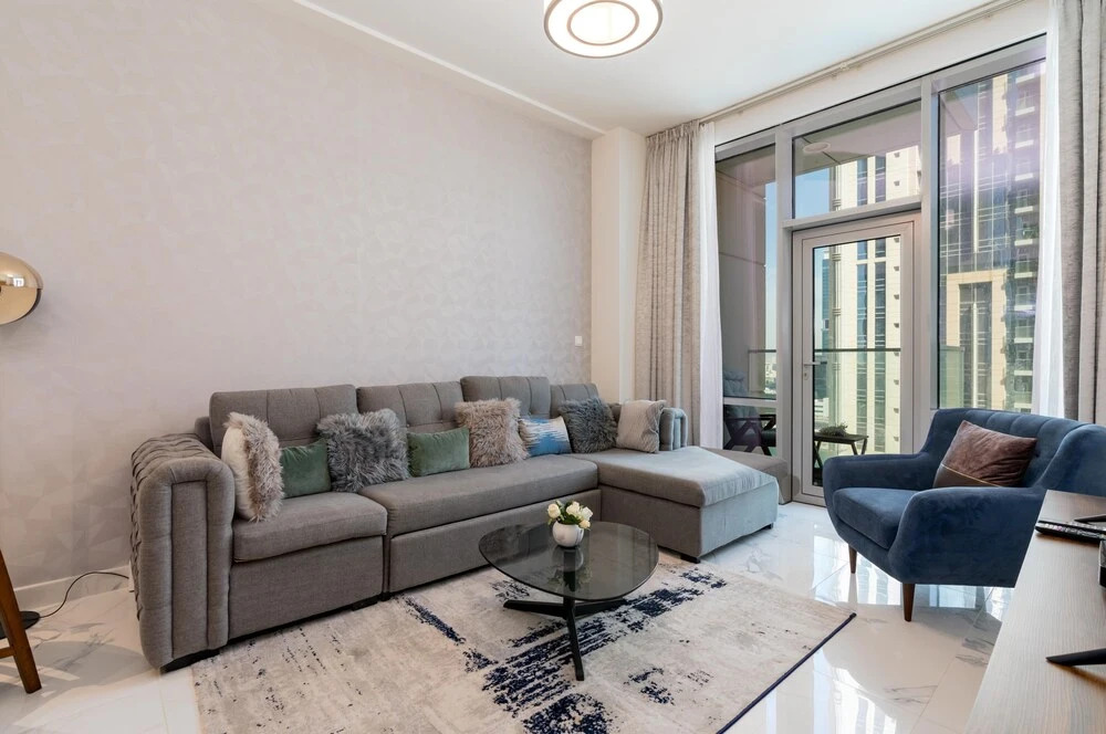 Дубай: Whitesage - Waterfront Luxe Apartment With Great Canal Views