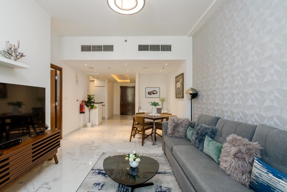 Дубай: Whitesage - Waterfront Luxe Apartment With Great Canal Views