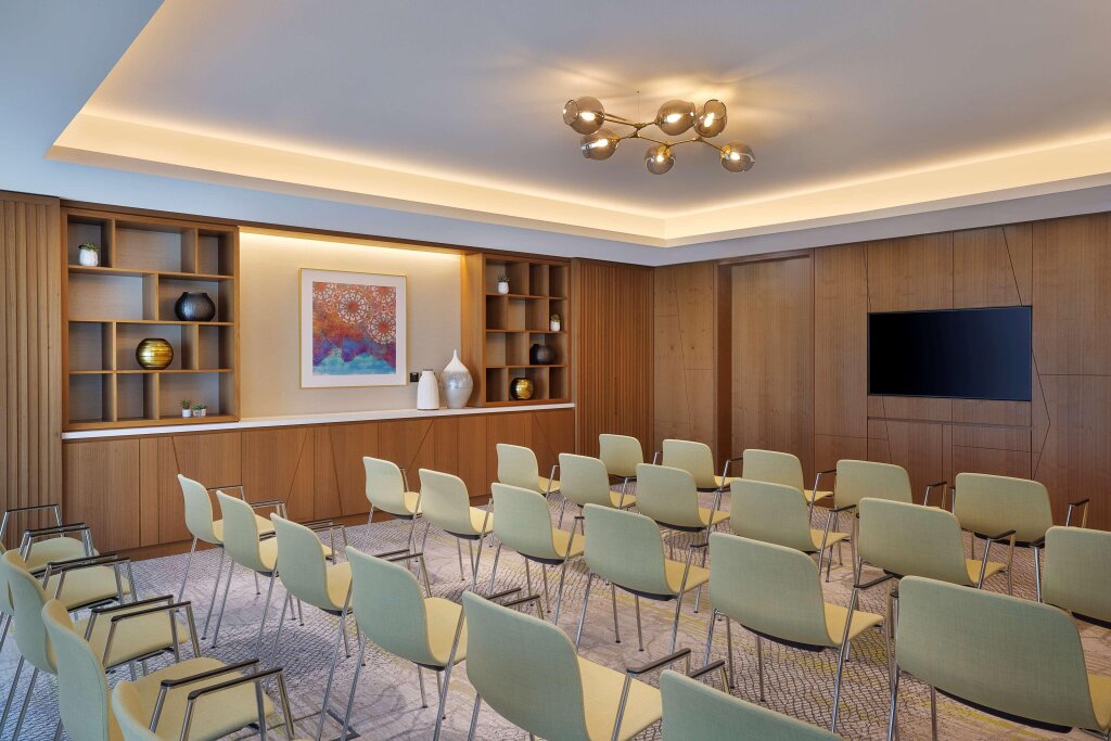 Шарджа: DoubleTree by Hilton Sharjah Waterfront Hotel & Residences