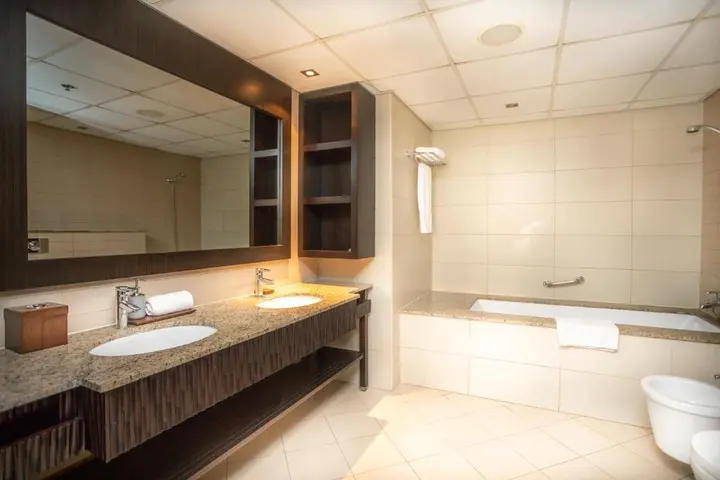 Дубай: Luxury residential apartments located in Anantara area , pool , beach , free parking