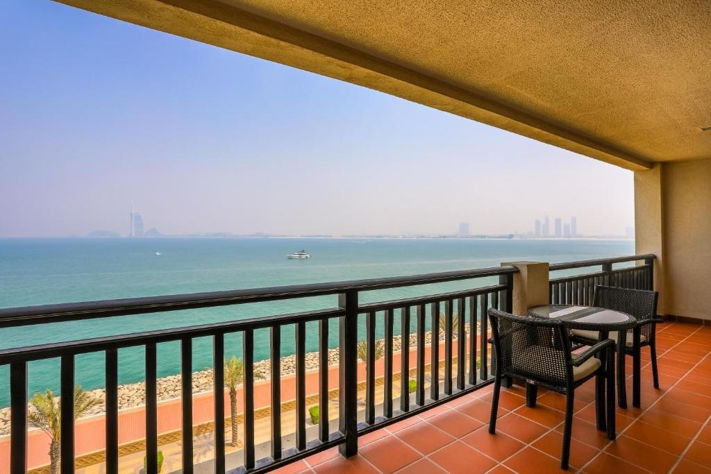 Дубай: Luxury residential apartments located in Anantara area , pool , beach , free parking