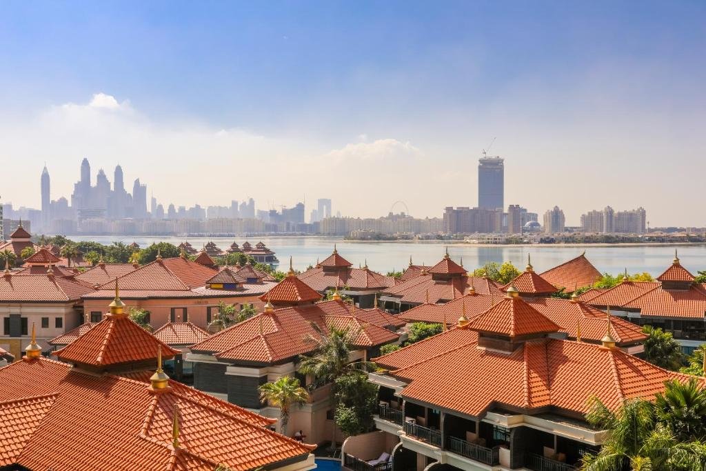 Дубай: Luxury residential apartments located in Anantara area , pool , beach , free parking
