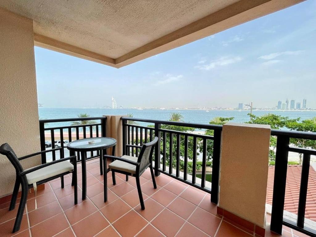 Дубай: Luxury residential apartments located in Anantara area , pool , beach , free parking