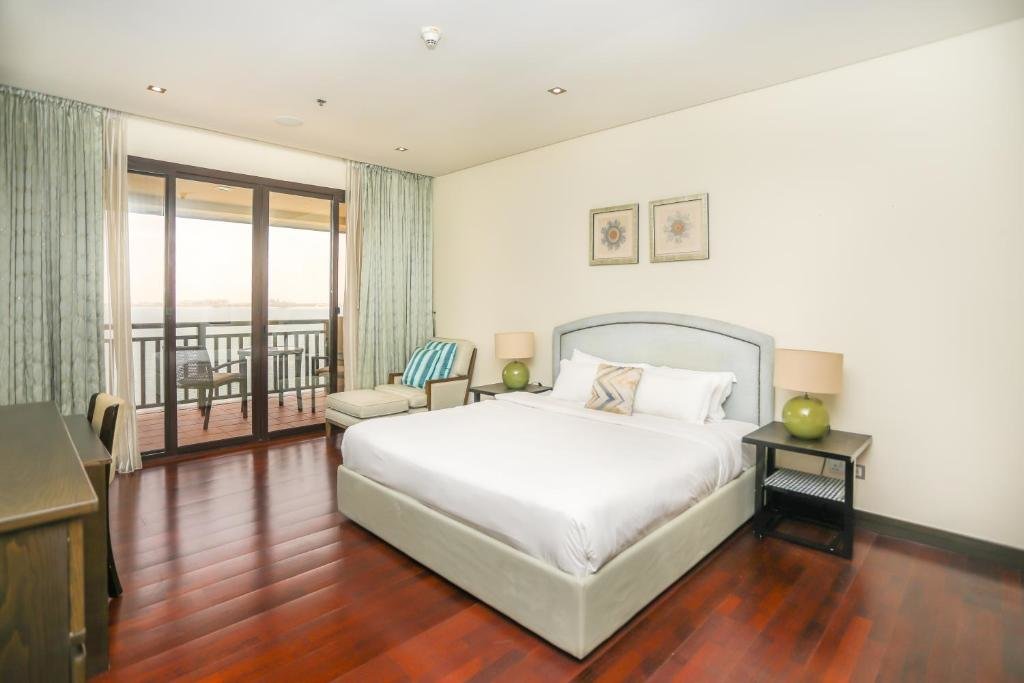 Дубай: Luxury residential apartments located in Anantara area , pool , beach , free parking