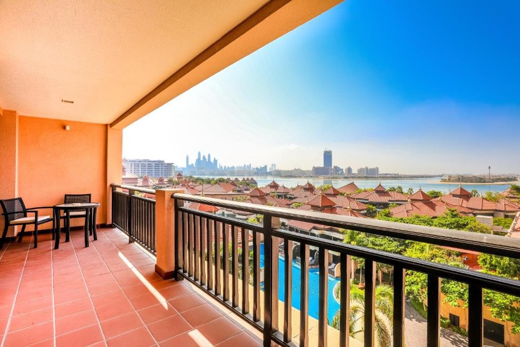 Дубай: Luxury residential apartments located in Anantara area , pool , beach , free parking