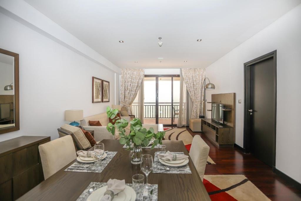 Дубай: Luxury residential apartments located in Anantara area , pool , beach , free parking