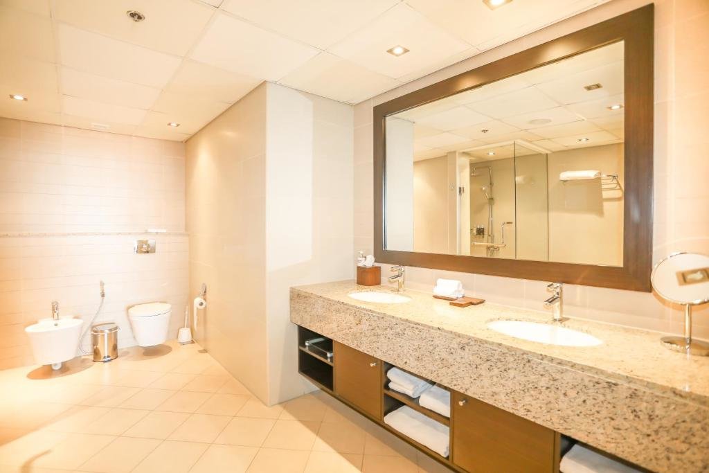 Дубай: Luxury residential apartments located in Anantara area , pool , beach , free parking