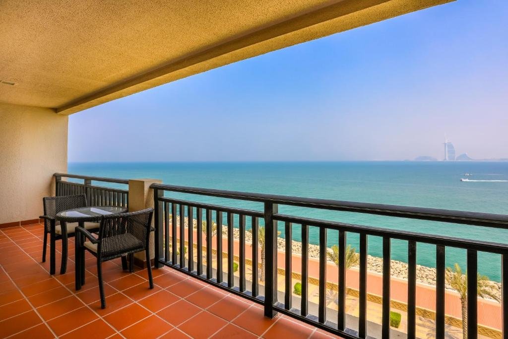 Дубай: Luxury residential apartments located in Anantara area , pool , beach , free parking