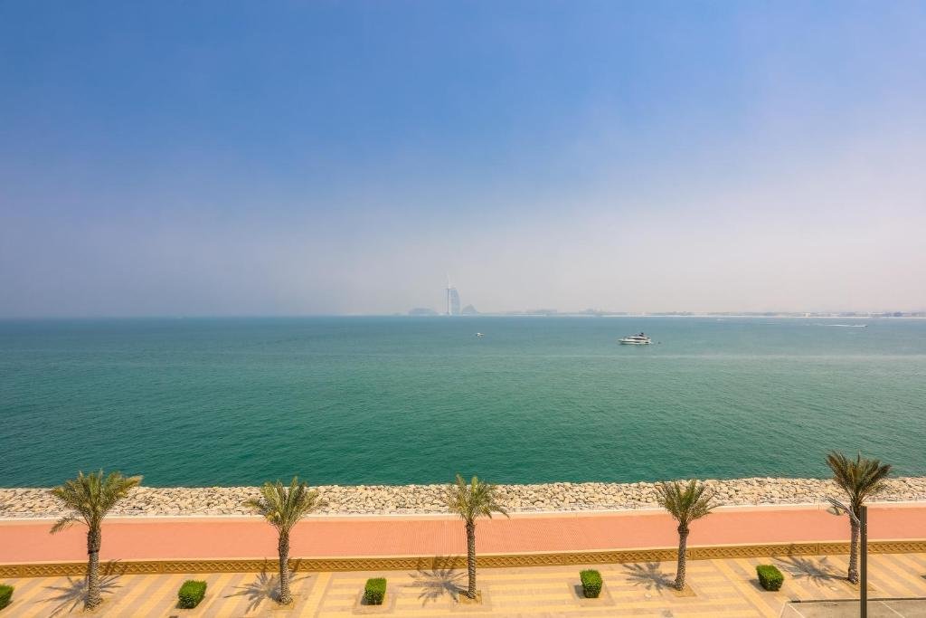 Дубай: Luxury residential apartments located in Anantara area , pool , beach , free parking