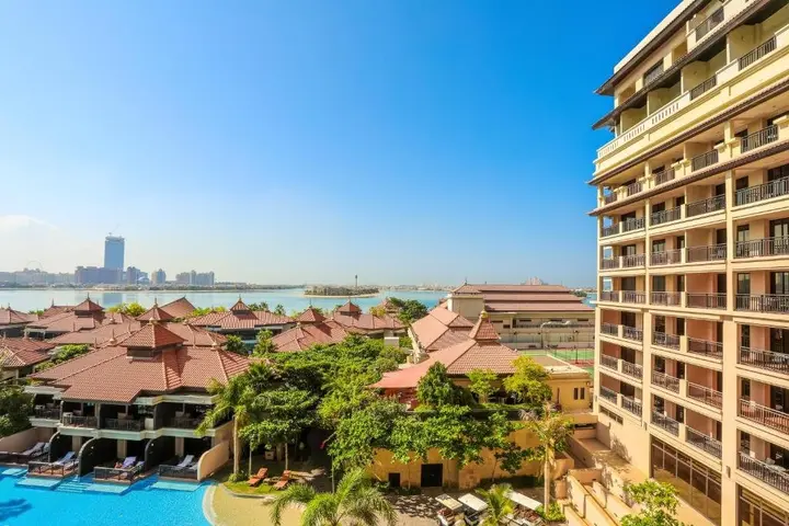 Дубай: Luxury residential apartments located in Anantara area , pool , beach , free parking