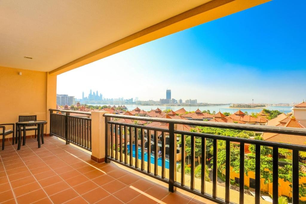 Дубай: Luxury residential apartments located in Anantara area , pool , beach , free parking