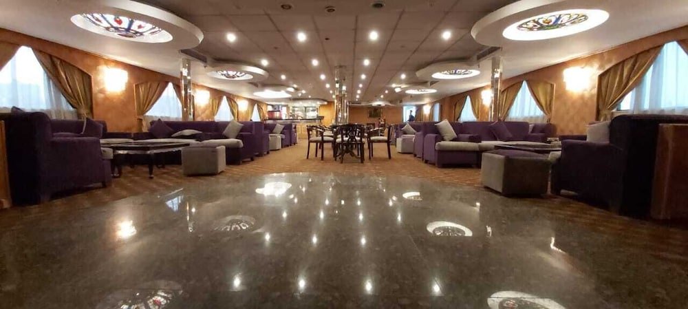 Queen isis floating hotel in minya — фото 5