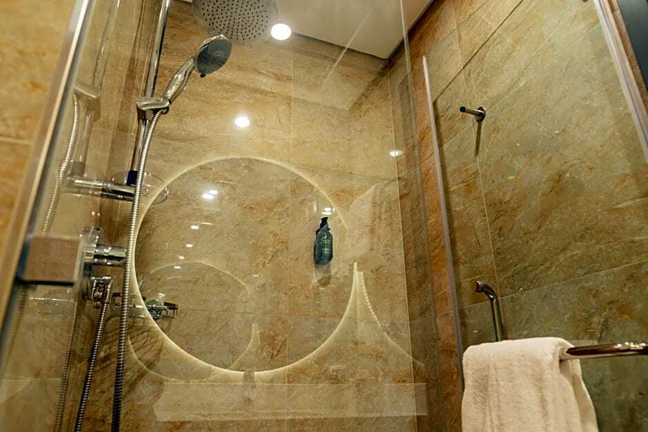Дубай: Resivation Hotel