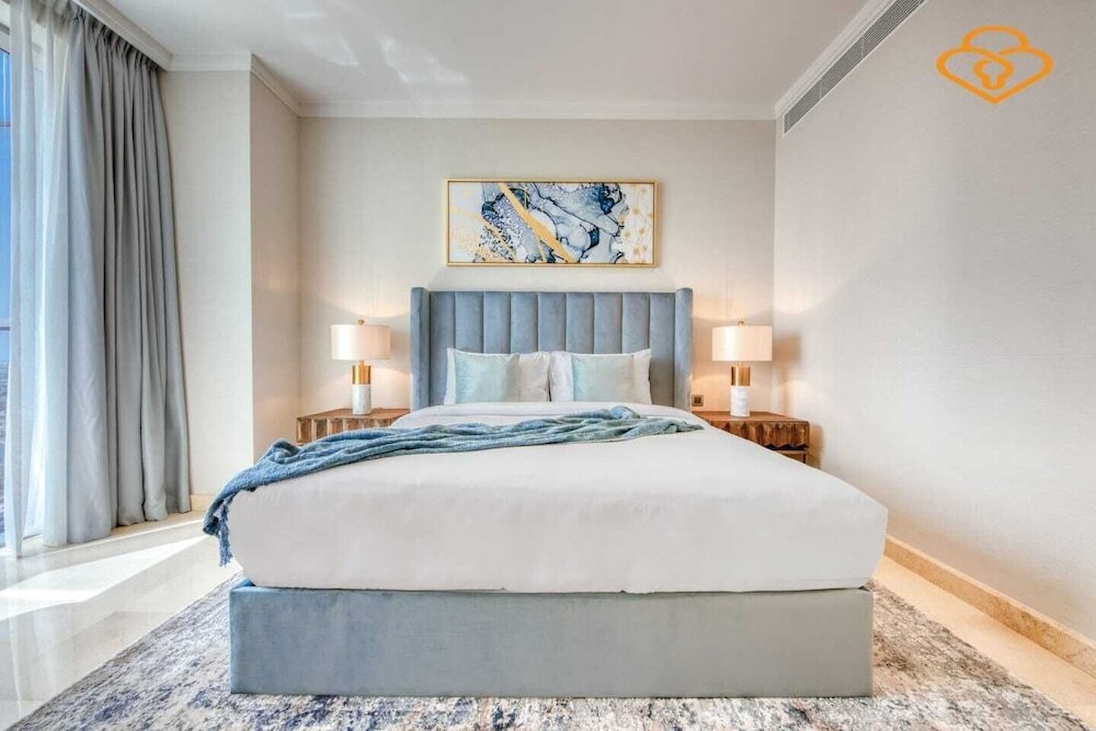 Дубай: 2 B/R Apt Taj Residences JLT