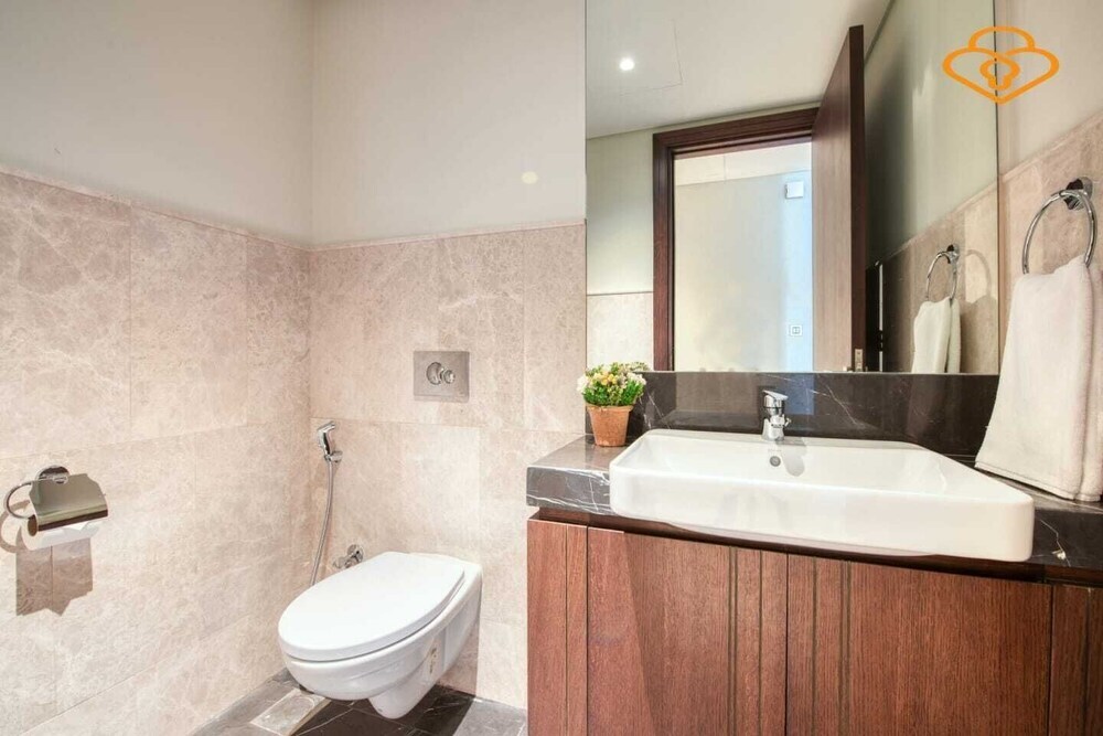 Дубай: 2 B/R Apt Taj Residences JLT