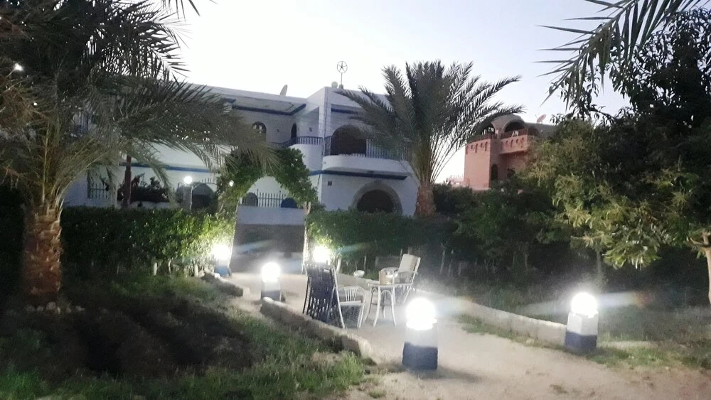 Луксор: Blue House