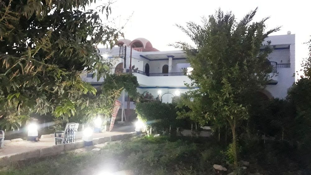 Луксор: Blue House