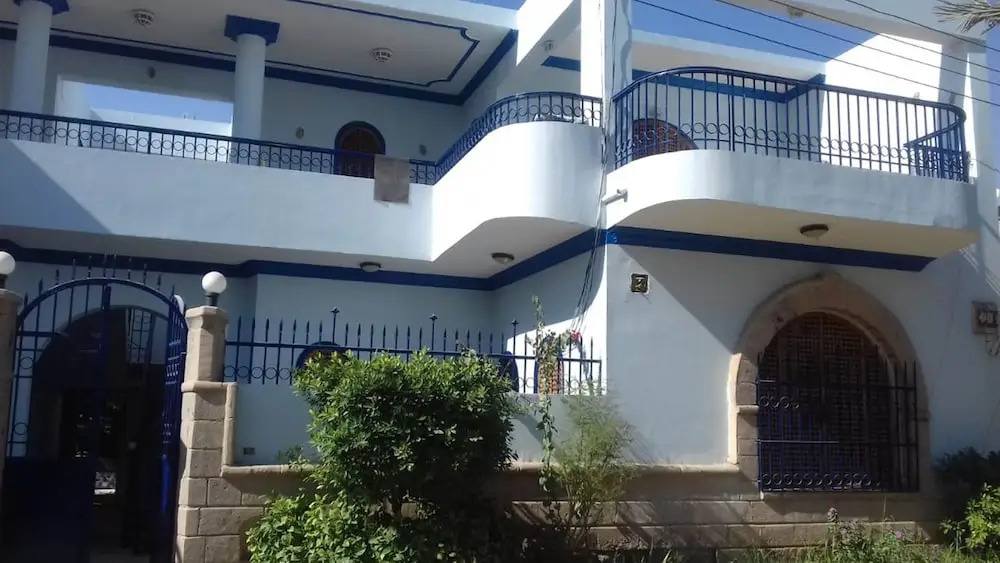Луксор: Blue House