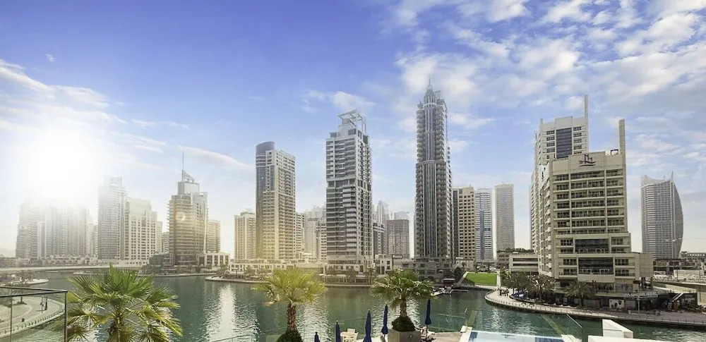 Дубай: LUX Contemporary Suite Marina View 3