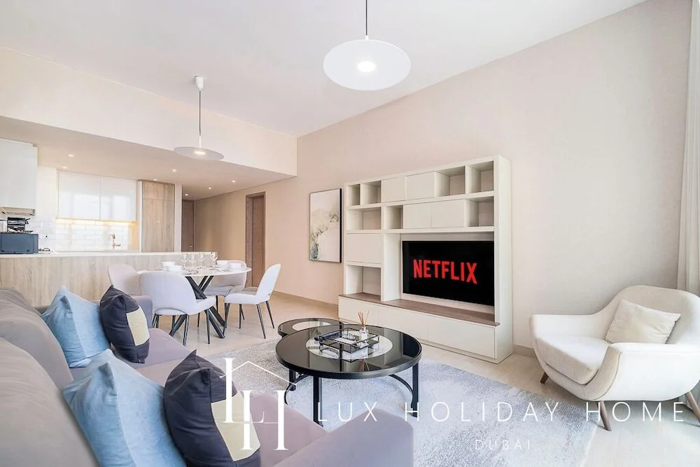 Дубай: LUX Contemporary Suite Marina View 3