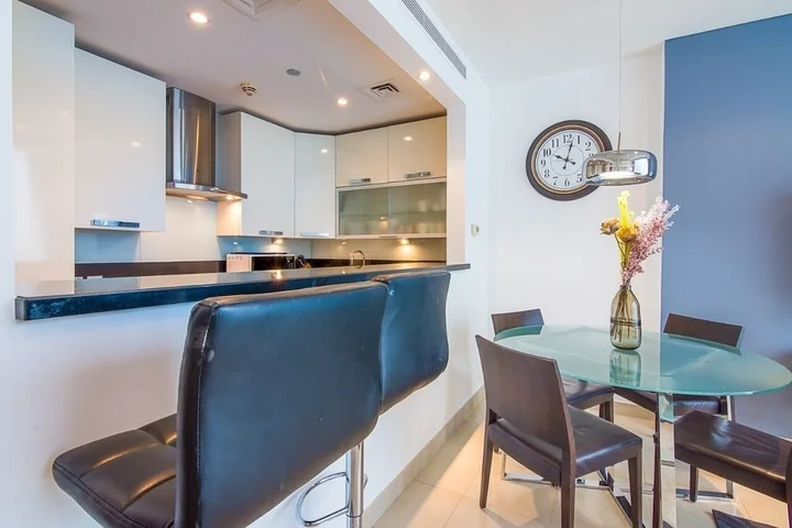 Дубай: Jlt Bonnington Tower 1 Br Apartment Lake View