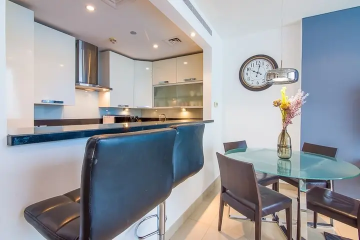 Дубай: Jlt Bonnington Tower 1 Br Apartment Lake View